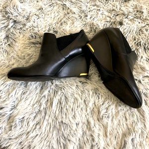 Bandolino Black Leather Ankle Bootie